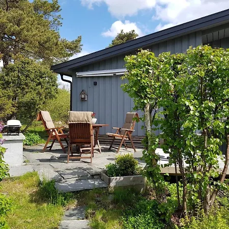 別荘 Charming Little Cottage